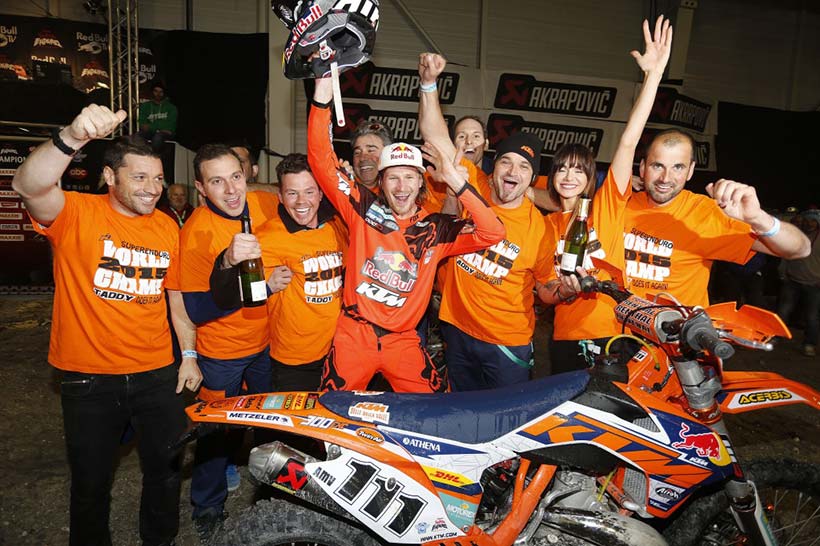 Ο αναβάτης της Red Bull KTM Taddy Blazusiak κατακτά το έκτο συνεχόμενο Παγκόσμιο Πρωτάθλημα FIM SuperEnduro