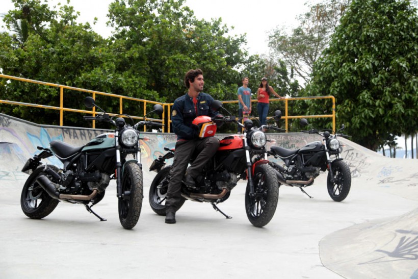 ducati-scrambler-sixty2-2016-1_g