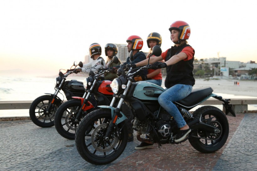 ducati-scrambler-sixty2-2016-2_g