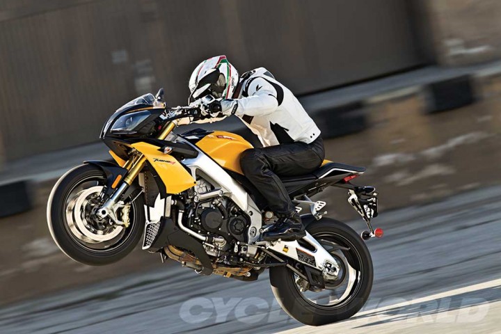 2012-Aprilia-Tuono-V4_001