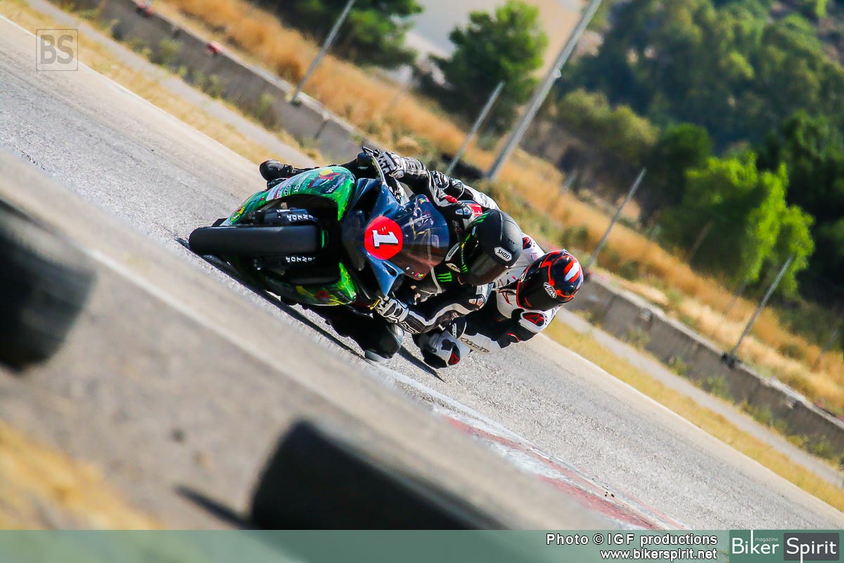 Σάκης Συνιώρης στα Μέγαρα στον 4ο αγώνα του 2015 με Yamaha R1