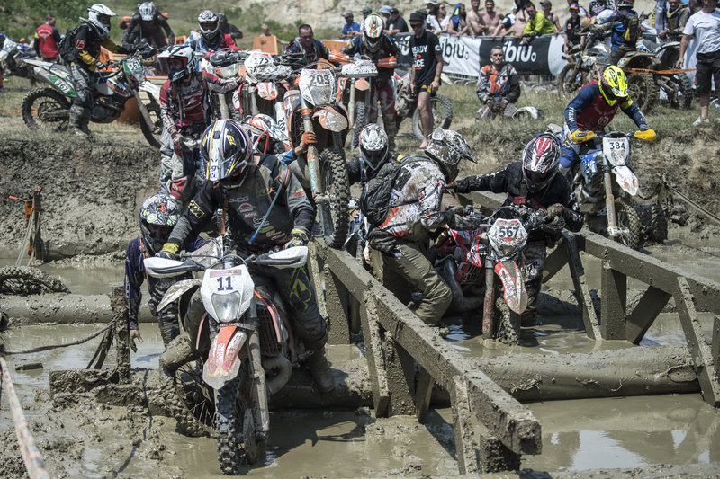 riders-red-bull-romaniacs