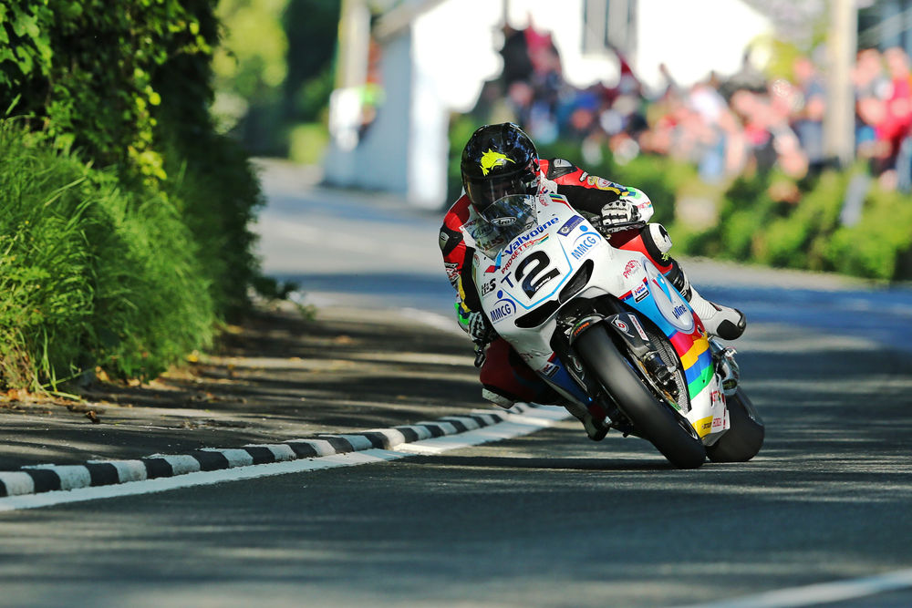 DAVE KNEEN/PACEMAKER PRESS, BELFAST: 30/05/2016: Bruce Anstey (Honda - Valvoline Racing by Padgetts Motorcycles) at Gorse Lea during qualifying for Monster Energy Isle of Man TT.